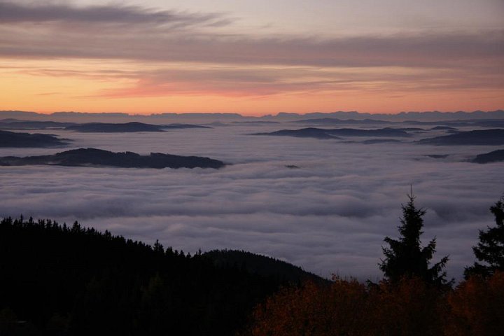 Nepopsatelná podívaná při pohledu na Alpy z rozhledny na Kleti