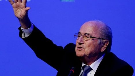 Náhledový obrázek - Fotbalový monarcha Blatter se trůnu nevzdá