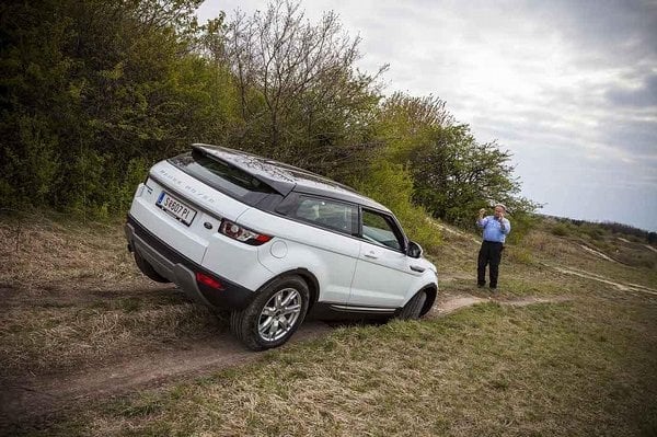 2019-01-range-rover-evoque-2.jpg