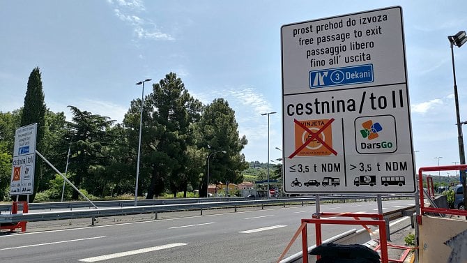 Ilustrační fotografie. Hranice Slovinska a Itálie, Škofije (SLO) - Muggia, Tierste (I). (19. 6. 2023)