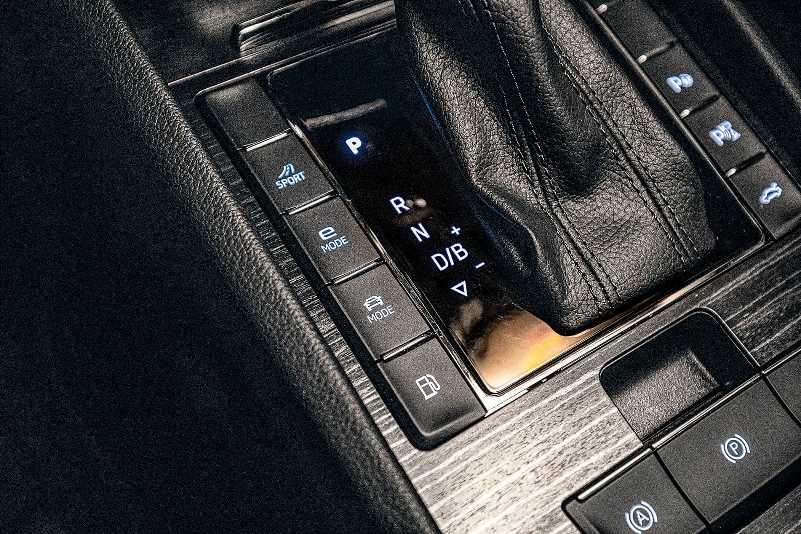 2020-05-skoda-superb-iv-vs-passat-gte-15.jpg