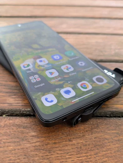 Matný displej nabízí skvělý pocit z používání