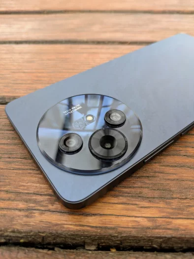 Detail na kruhový modul fotoaparátu