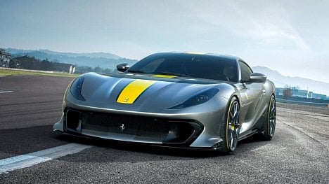 Náhledový obrázek - Tohle je nejvýkonnější silniční Ferrari se spalovacím motorem. Dvoustovkou jede za 7,5 s