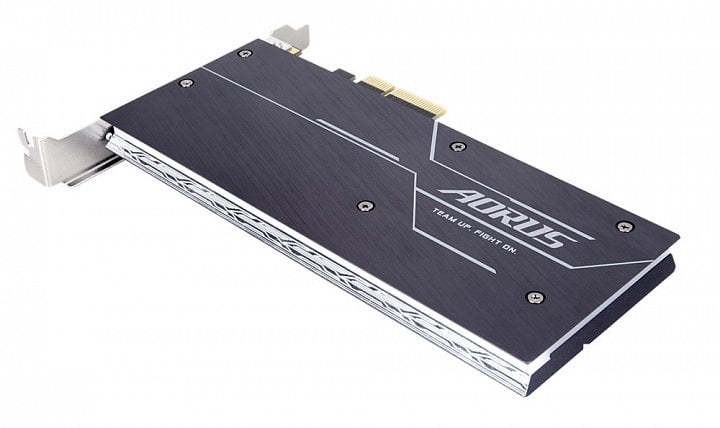 Gigabyte Aorus RGB AIC NVMe SSD 03