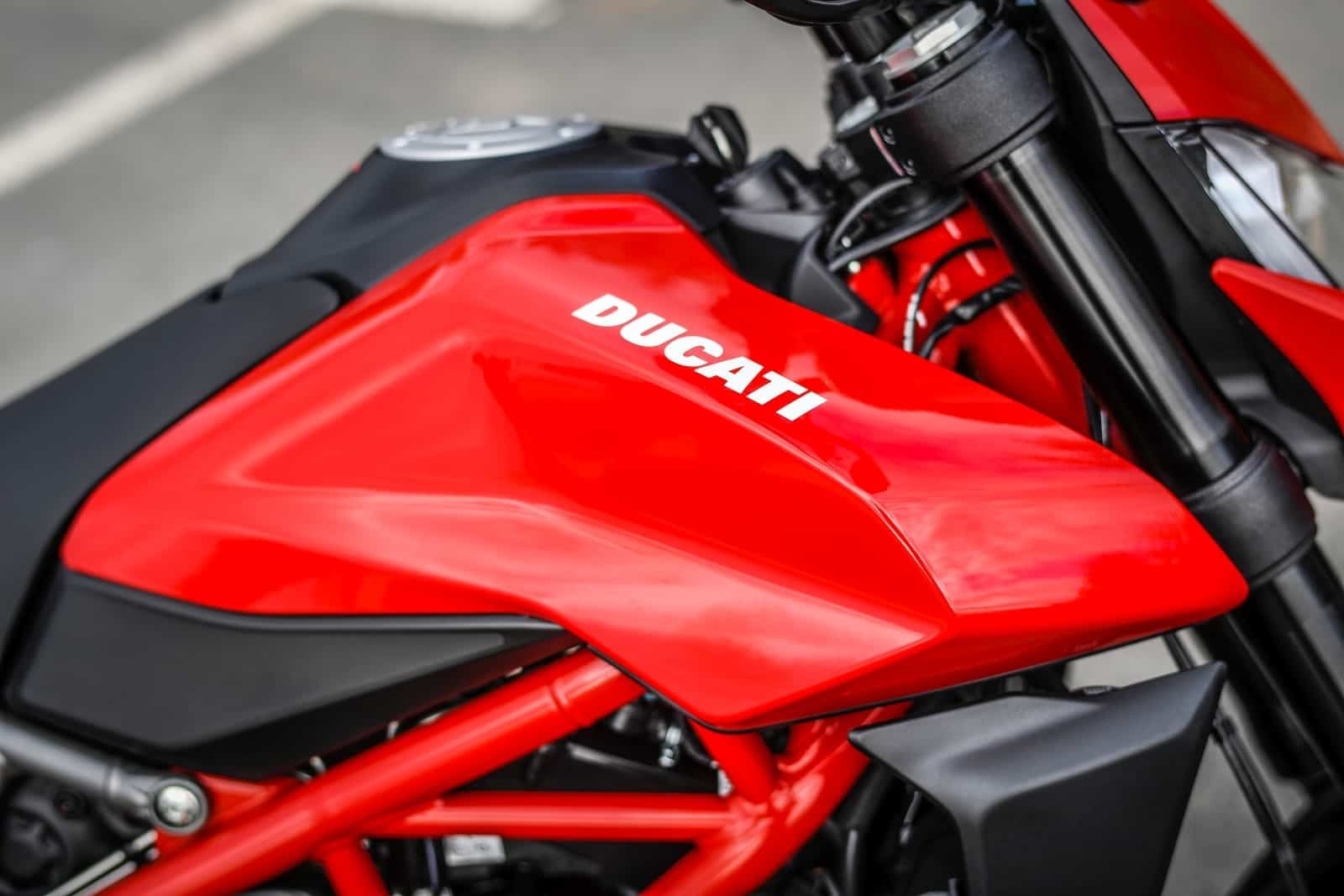 2019-06-Hypermotard_950_Static-32.jpg