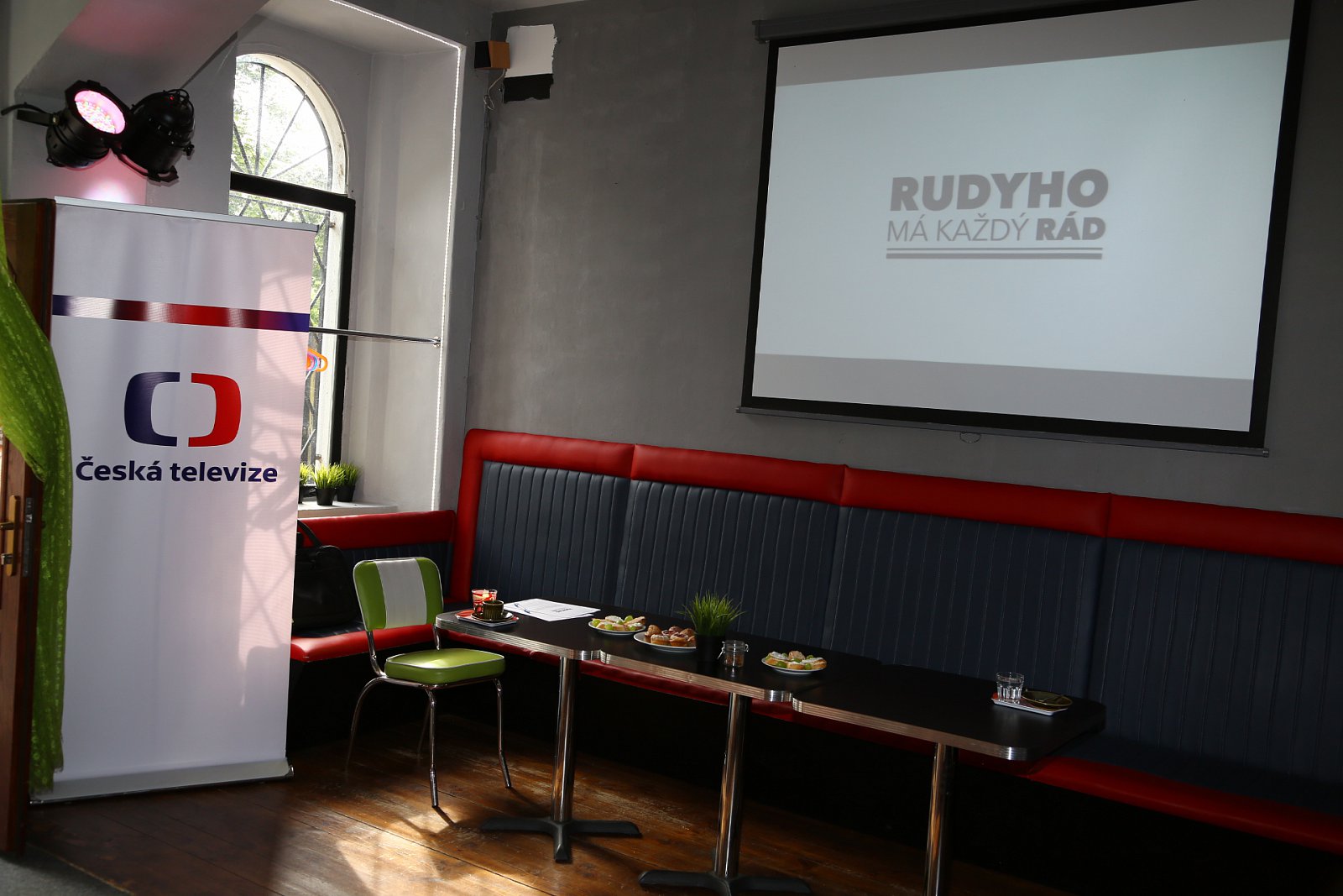 Tisková konference k chystanému sitcomu Rudyho má každý rád