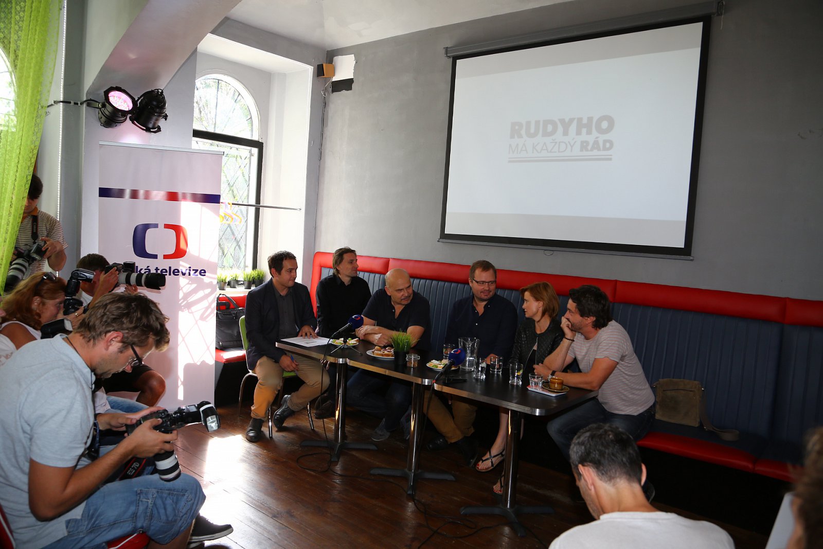 Tisková konference k chystanému sitcomu Rudyho má každý rád