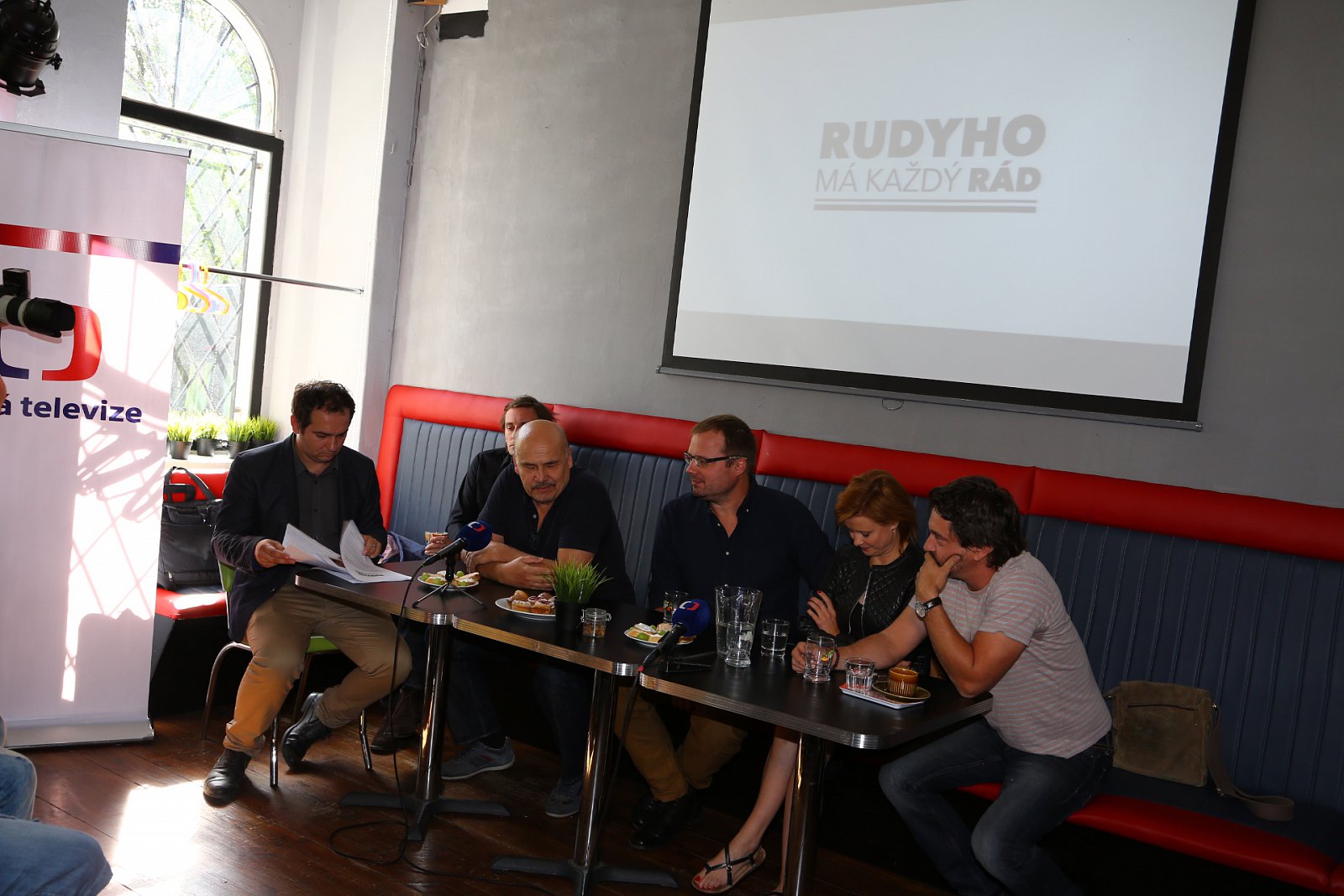 Tisková konference k chystanému sitcomu Rudyho má každý rád