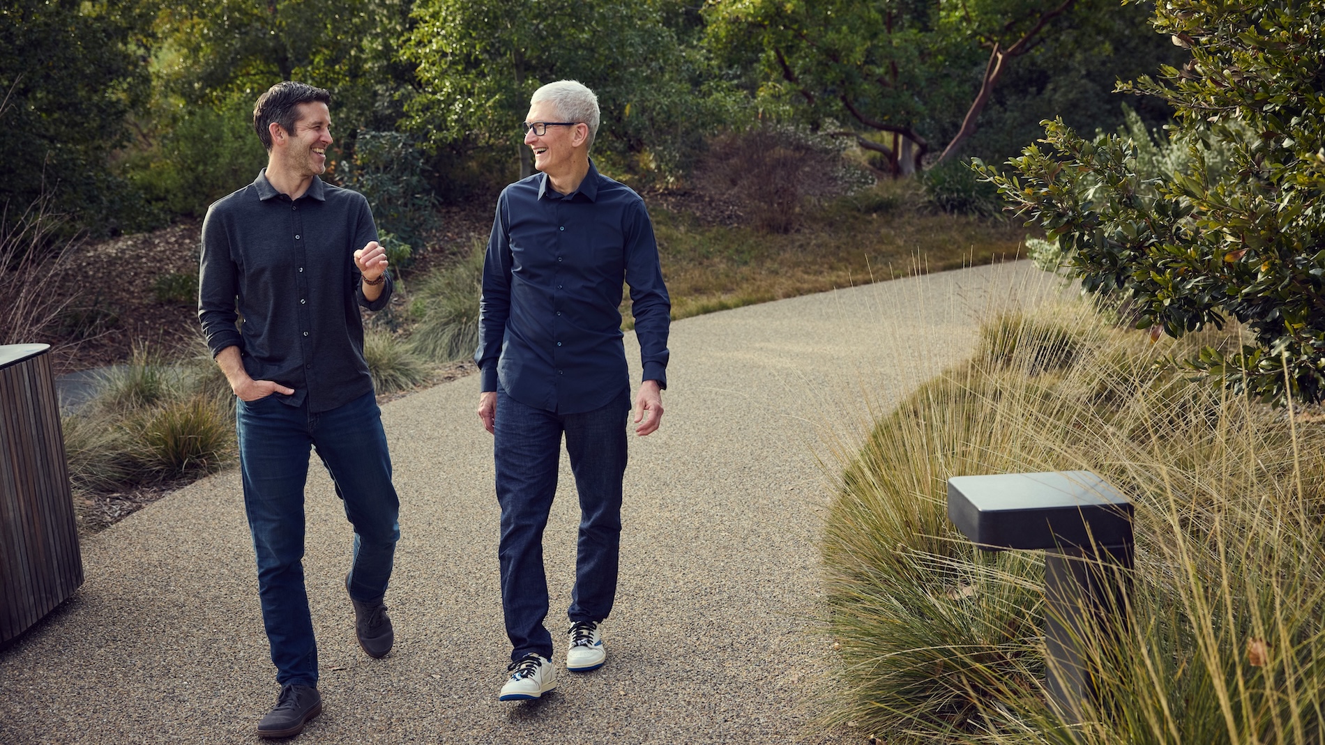 Tim Cook a John Ternus