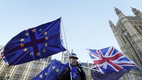 Náhledový obrázek - Pokud Británie během přechodného období poruší pravidla, EU jí omezí přístup na trh