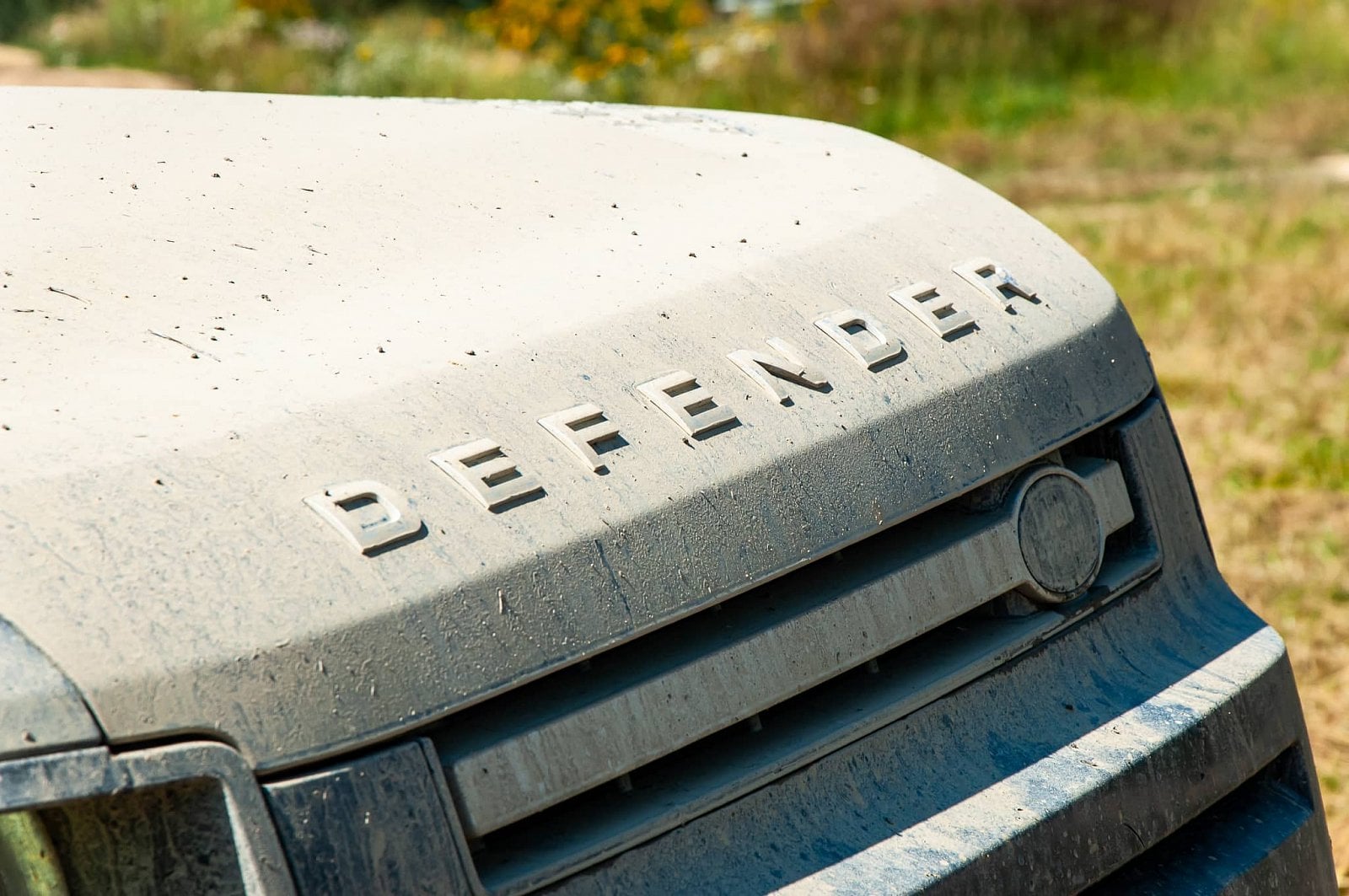 2020-10-lr-defender-v-terenu-24.jpg