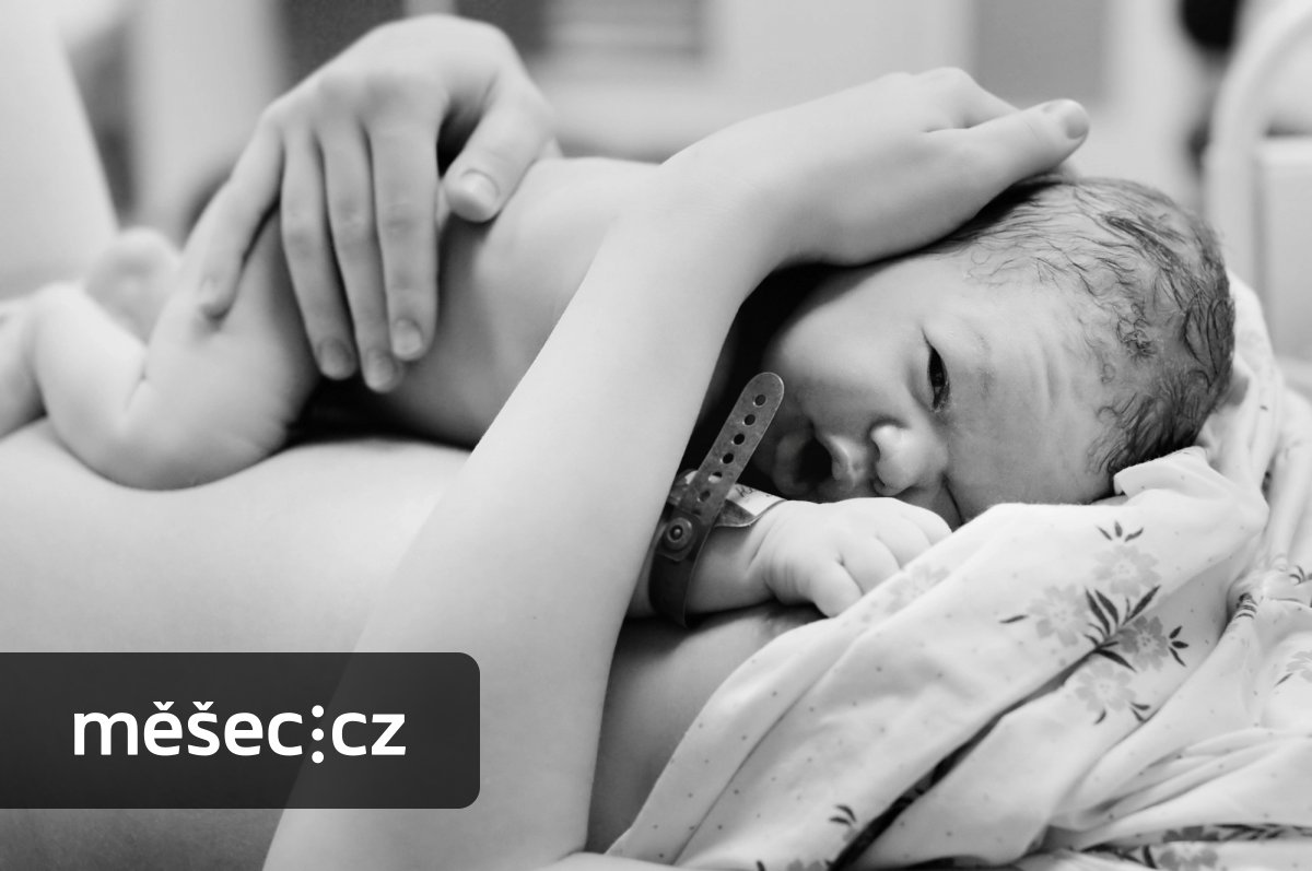 Čerstvé maminky si v šestinedělí snáze řeknou o pomoc. V porodnici získají žádanky na návštěvy porodní asistentky