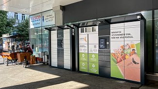 Výdejní boxy OX.POINTS v OC Máj v Praze na Národní třídě.