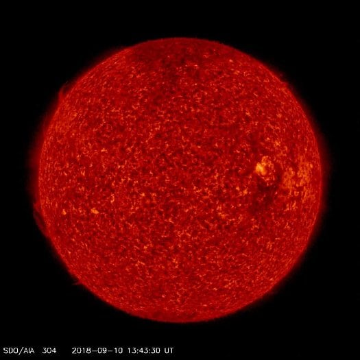 Slunce ve vlnové délce 30,4 nm (zdroj: SDO/NASA)