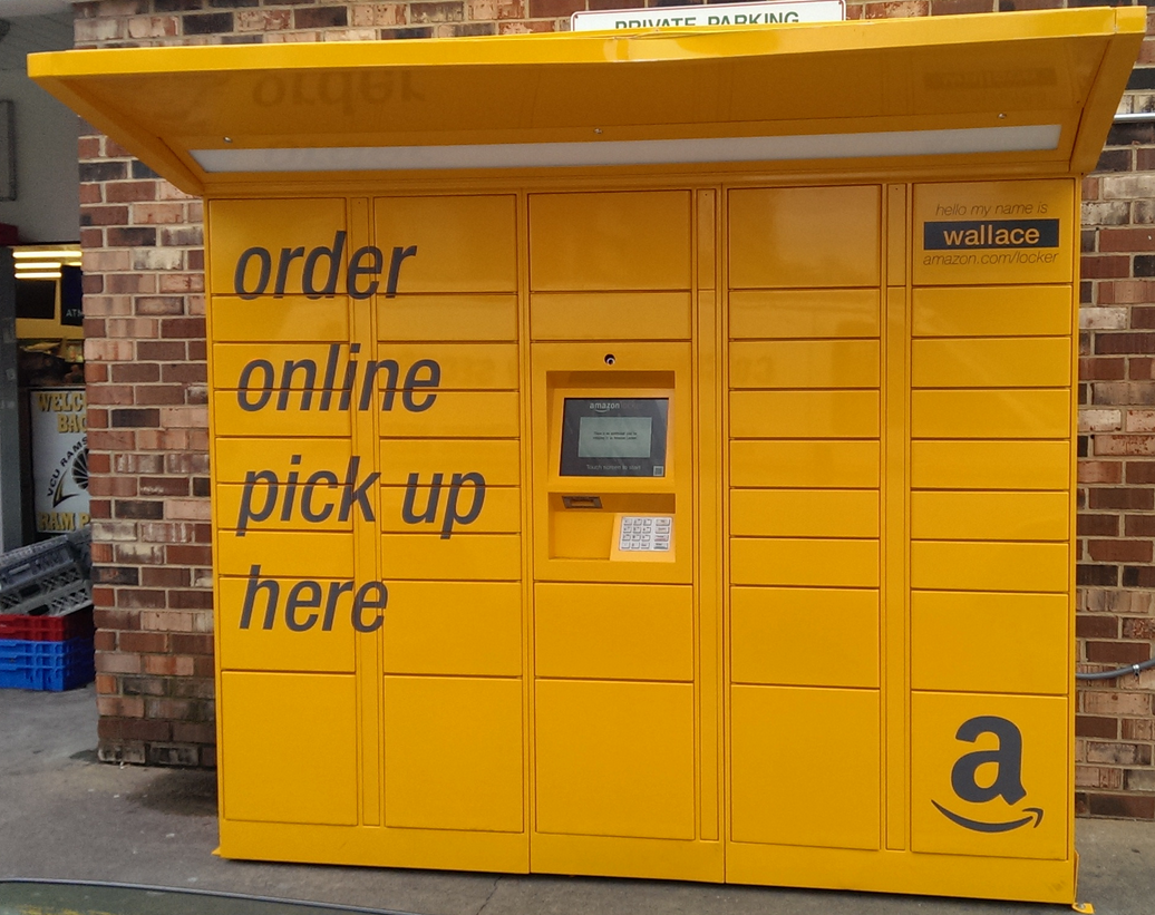 Opomenout nelze ani výdejní automaty Amazonu.