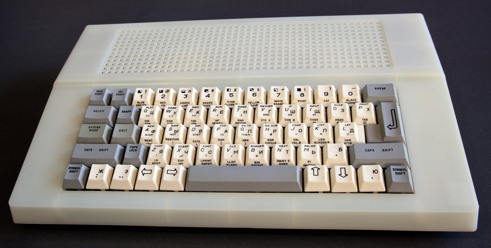 Pravou velmocí ve výrobě nejroztodivnějších klonů ZX Spectra byl Sovětský svaz a později Rusko.