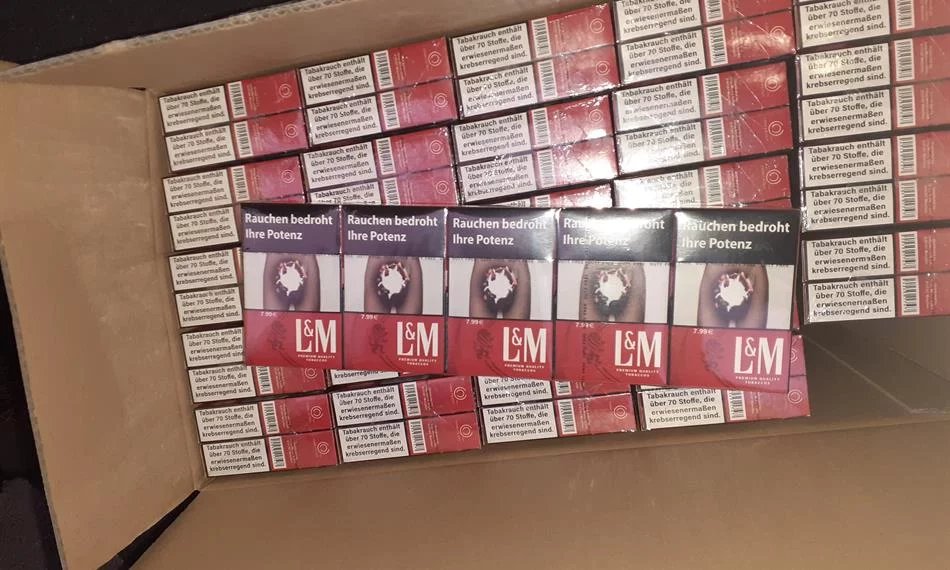 Zabavené padělané zboží zachycené celníky, které bylo převážné v chlaďáku