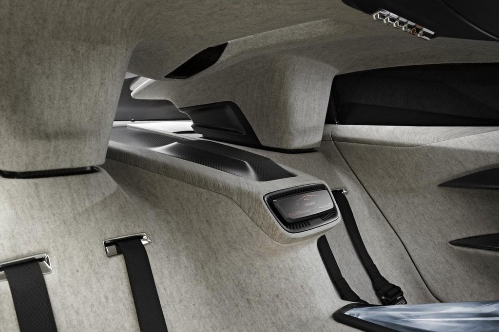 2010-11-studie-peugeot-onyx-3.jpg