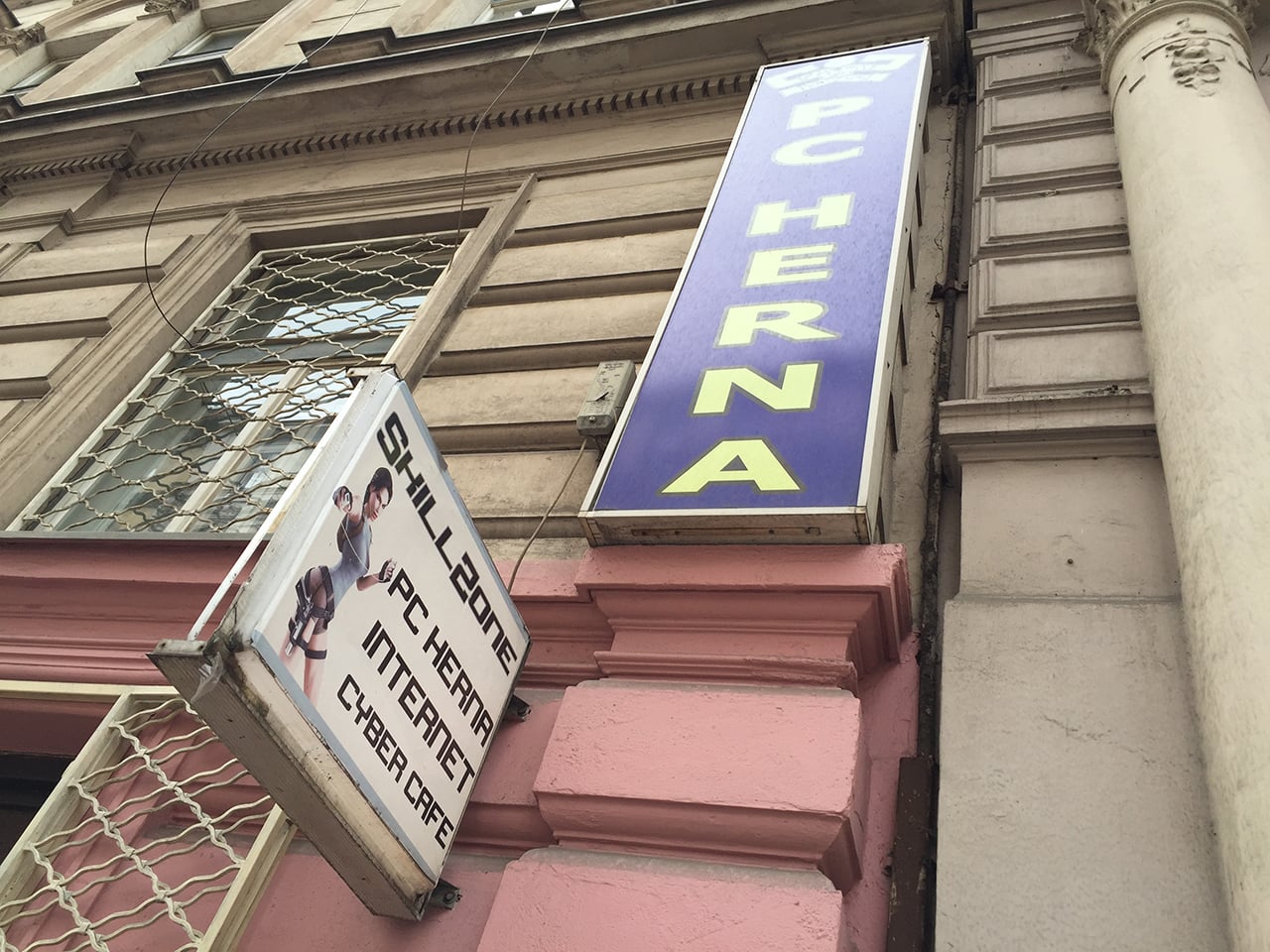 Počítačová herna SkillZone v Praze na Žižkově.