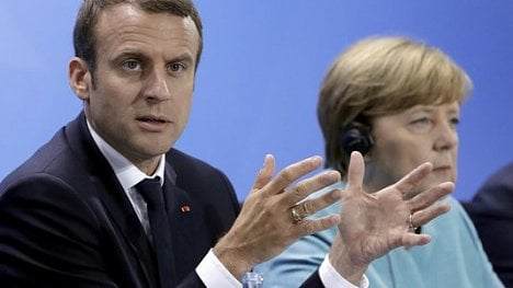 Náhledový obrázek - Merkelová přislíbila Itálii pomoc s migranty, Macron by těm ekonomickým nepomáhal