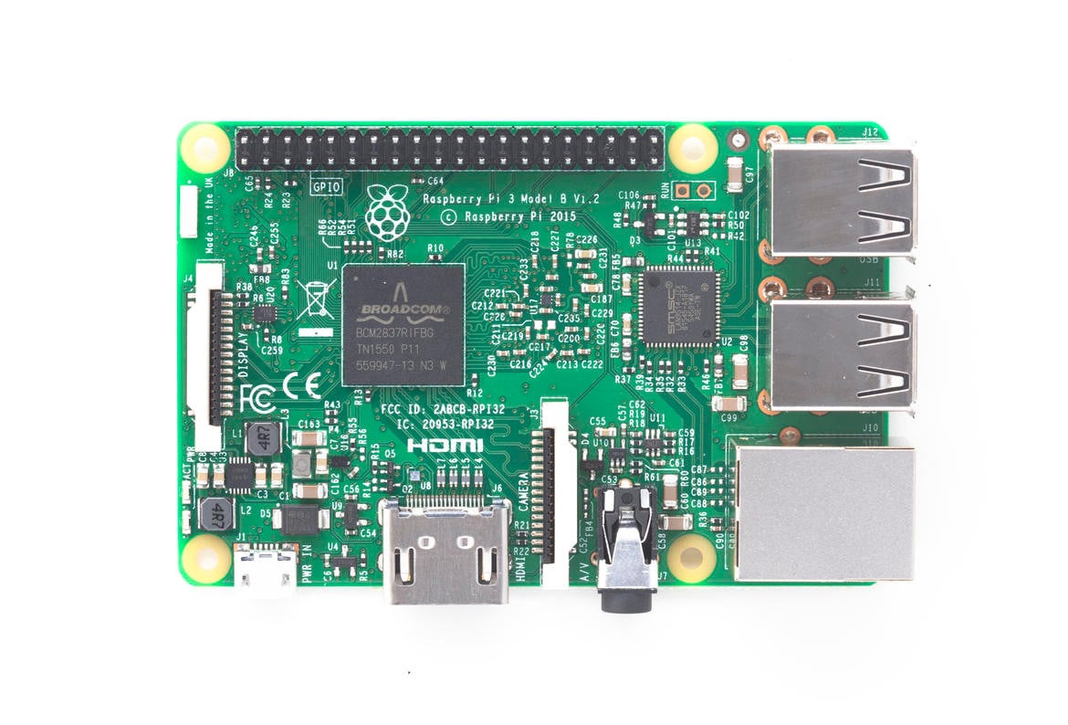 Nejnovější model přišel se 64bitovým procesorem, Wi-Fi a Bluetooth. Je o polovinu výkonnější než dvojka a desetkrát rychlejší než původní jednička. Cena přitom zůstává stále na 35 dolarech.