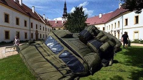 Náhledový obrázek - Nafukovací atrapa nebo originál? Radar ani družice nepozná rozdíl