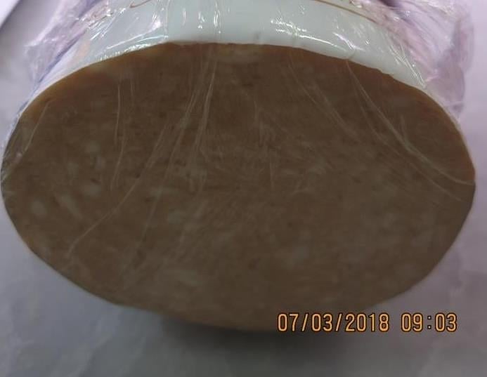 PRAMEN, Slatiňany - masné výrobky zapáchaly po kažení a měly oslizlý a lepkavý povrch. Potravina se nepovažuje za bezpečnou, pokud jeví známky kažení. Při kontrole nebyly zjištěny nevyhovující teploty skladování. K výrobkům Český salám a Šunka nejvyšší kvality nebyla k dispozici původní etiketa. Hodonínský salám - dle předloženého nabývací dokladu měla potravina prošlé datum použitelnosti.