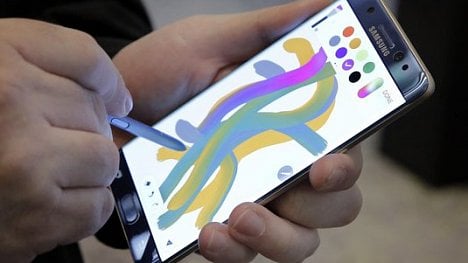 Náhledový obrázek - Samsung kraluje středoevropskému trhu smartphonů. Třetina prodejů patří jemu