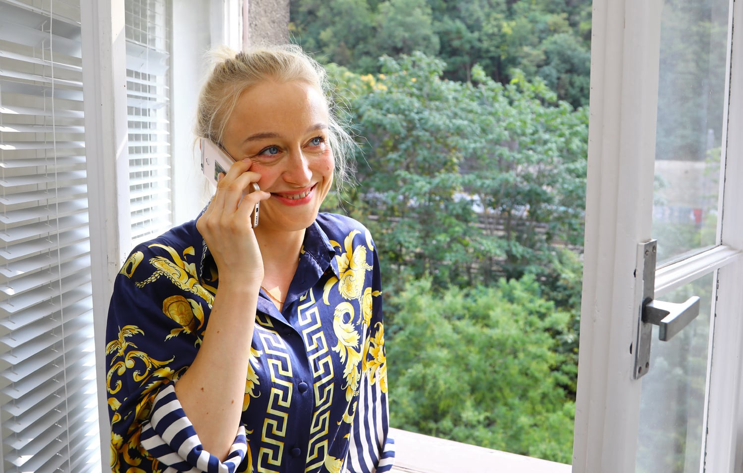 S telefonem na uchu je Dorota k zastižení podobně často, jako za počítačem nebo na stavbě.