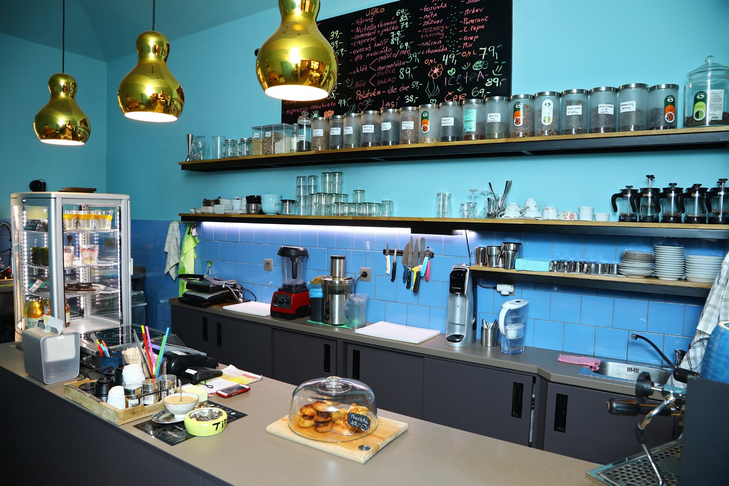 Jedna z realizací, Dhaba Cafe Nuselská v Praze.