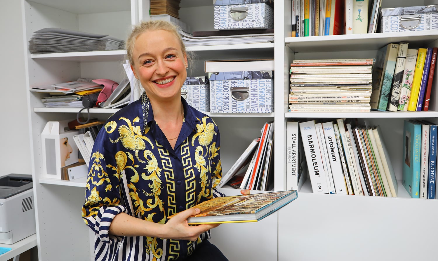 Dorota Kluska v ateliéru.