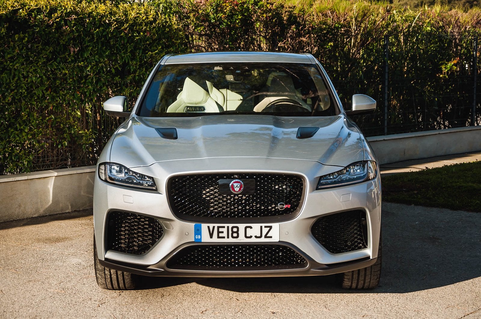 2019-04-jaguar-f-pace-svr-56.jpg