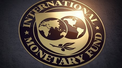 Náhledový obrázek - Nepodlehněte tlaku ze strany politiků, varuje šéfka MMF světové centrální banky. Se snížením sazeb by prý měly ještě počkat