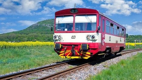 Náhledový obrázek - Krušné hory bez vlaků. Lokálku na Moldavu zastavil sesuv