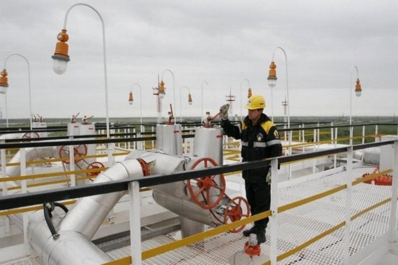 2010-03-ropnc3a9-pole-jugansknc49bftc49bgaz-v-zc3a1padnc3ad-sibi