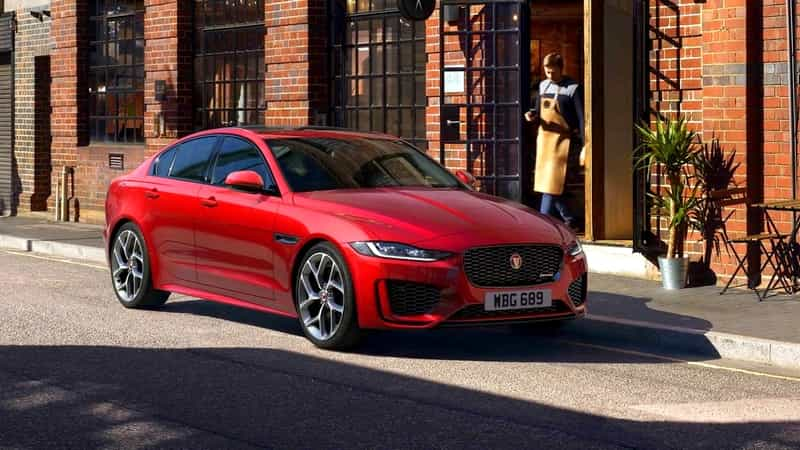 Jaguar XE dostal v rámci faceliftu prvky z elektrického I-Pace a přišel o naftové bi-turbo