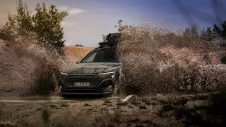 Náhledový obrázek - Audi připravilo parádní verzi elektrického crossoveru Q8 e-tron. Jmenuje se edition Dakar a koupíte ji také v ČR