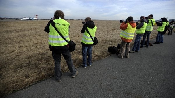 2018-06-boeing-737-v-retro-nc3a1tc49bru-s-c48dervenc3bdmi-vousy.