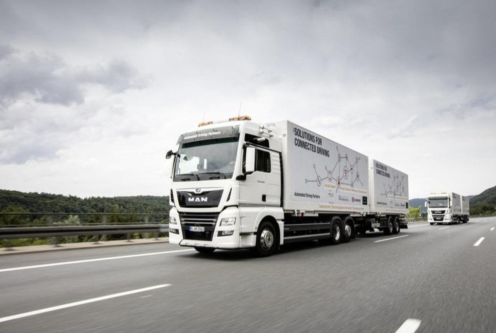 2016-07-platooning-man-2.jpg