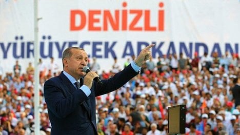 Náhledový obrázek - Kolik ti je let? Erdogan se opřel do německého ministra zahraničí Gabriela