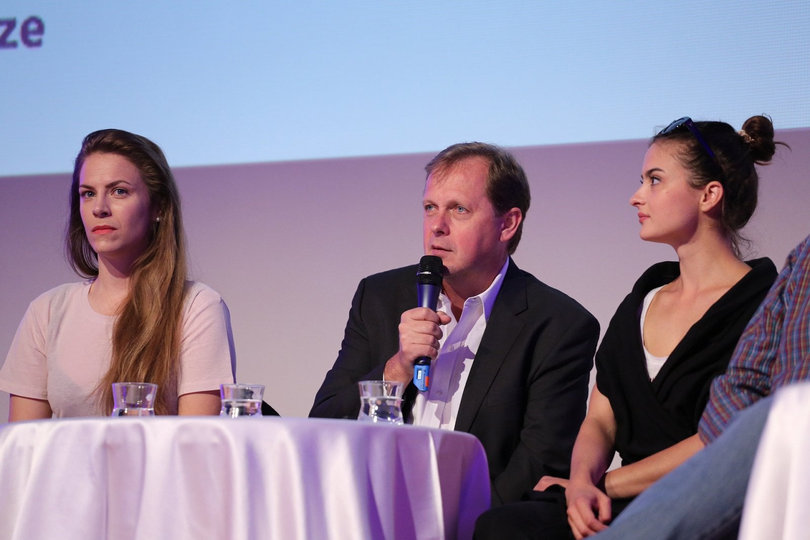 Režisérka Petra Nesvačilová, generální ředitel Petr Dvořák a herečka Eva Josefíková.