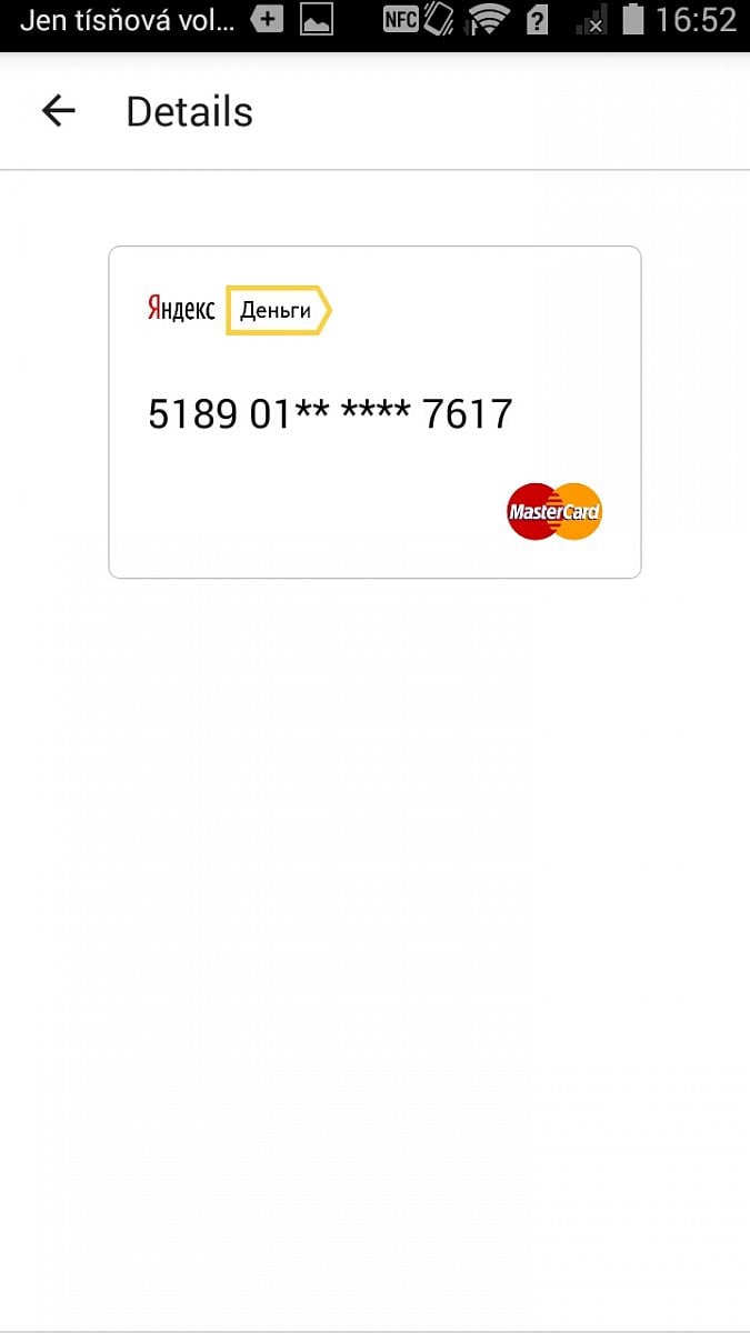 V aplikaci vidíte i údaje o stávající fyzické, plastové kartě, rovněž bezkontaktní. Jde o embossovanou kartu MasterCard Gold s čipem.