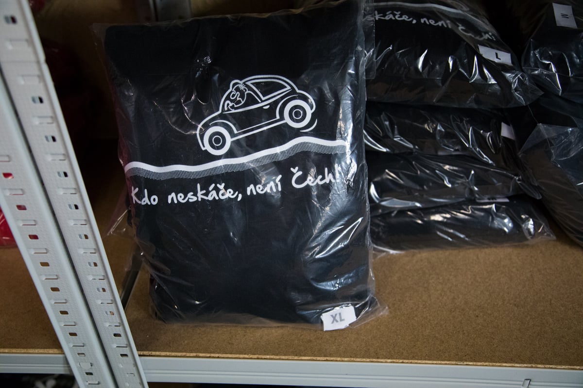 Bastard.cz už 10 let dodává na trh trička s vtipnými potisky.