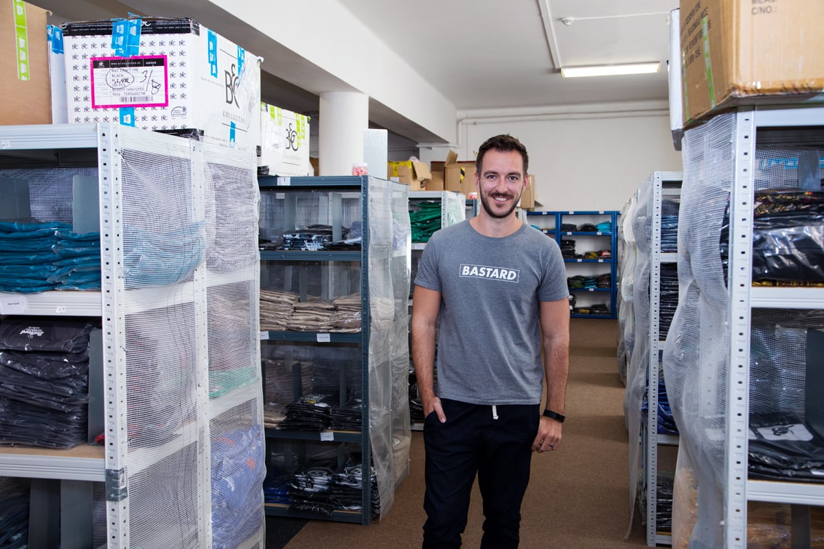 Bastard.cz už 10 let dodává na trh trička s vtipnými potisky.