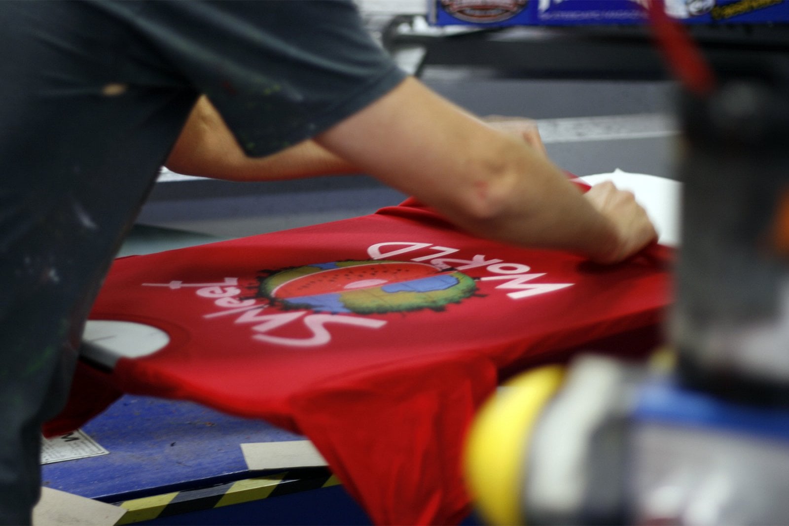 Bastard.cz už 10 let dodává na trh trička s vtipnými potisky.