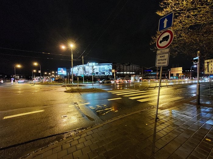 Noční režim na ultraširokoúhlém fotoaparátu (zdroj: Cnews)