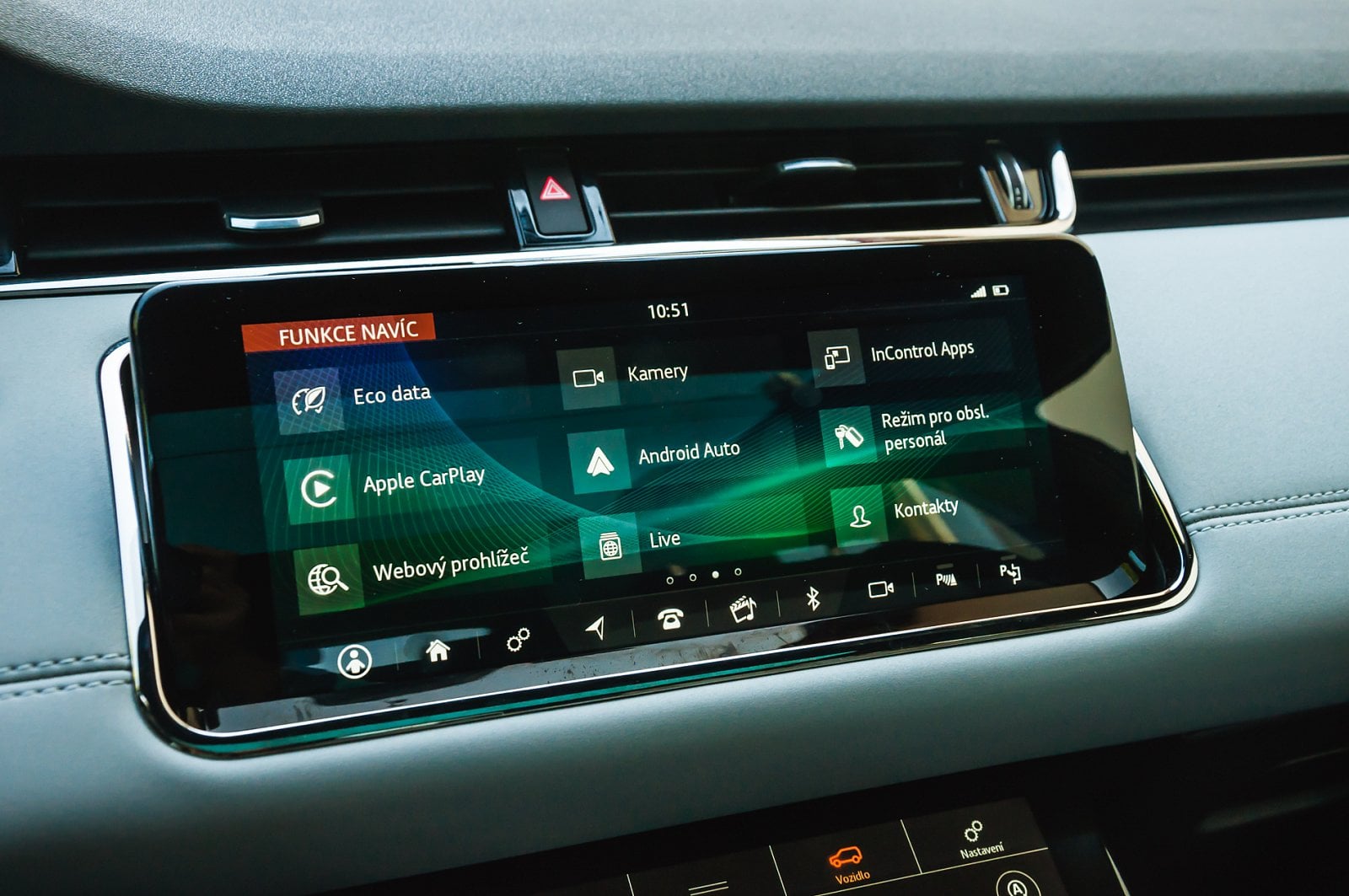 2019-09-Range-Rover-Evoque-2020-10-of-40.jpg