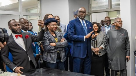 Ten, který na válce s Íránem vydělává „nejvíc“. Nejbohatší Afričan proměňuje desetiletou miliardovou sázku na rafinerii ve zlatý důl