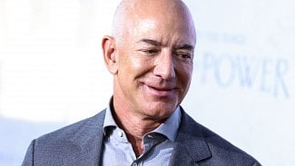 Aktivisté zvítězili nad miliardářem. Honosná benátská svatba zakladatele Amazonu Jeffa Bezose se kvůli protestům mění